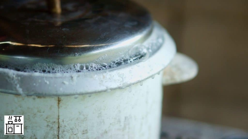 Image of a rice cooker bubbling over