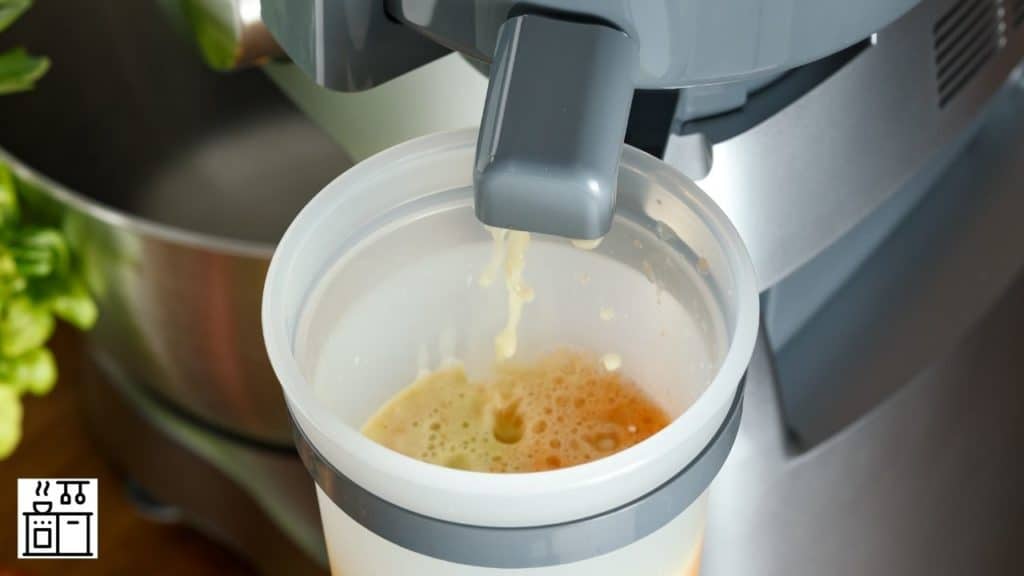 Image of a centrifugal juicer making juice