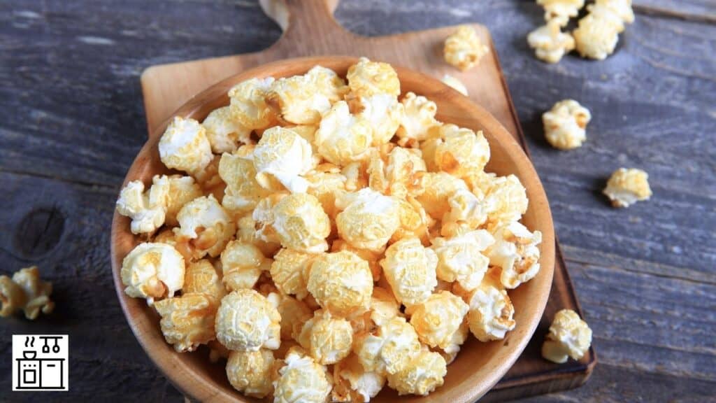 Flavored kettle corn popcorn