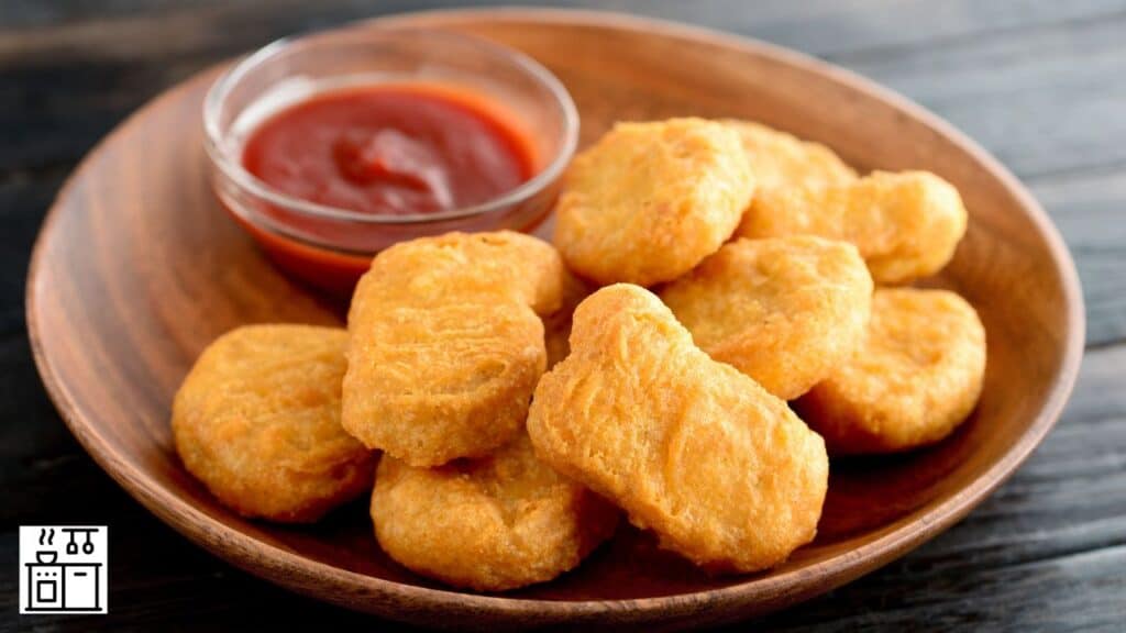 Chicken nuggets with sauce bowl