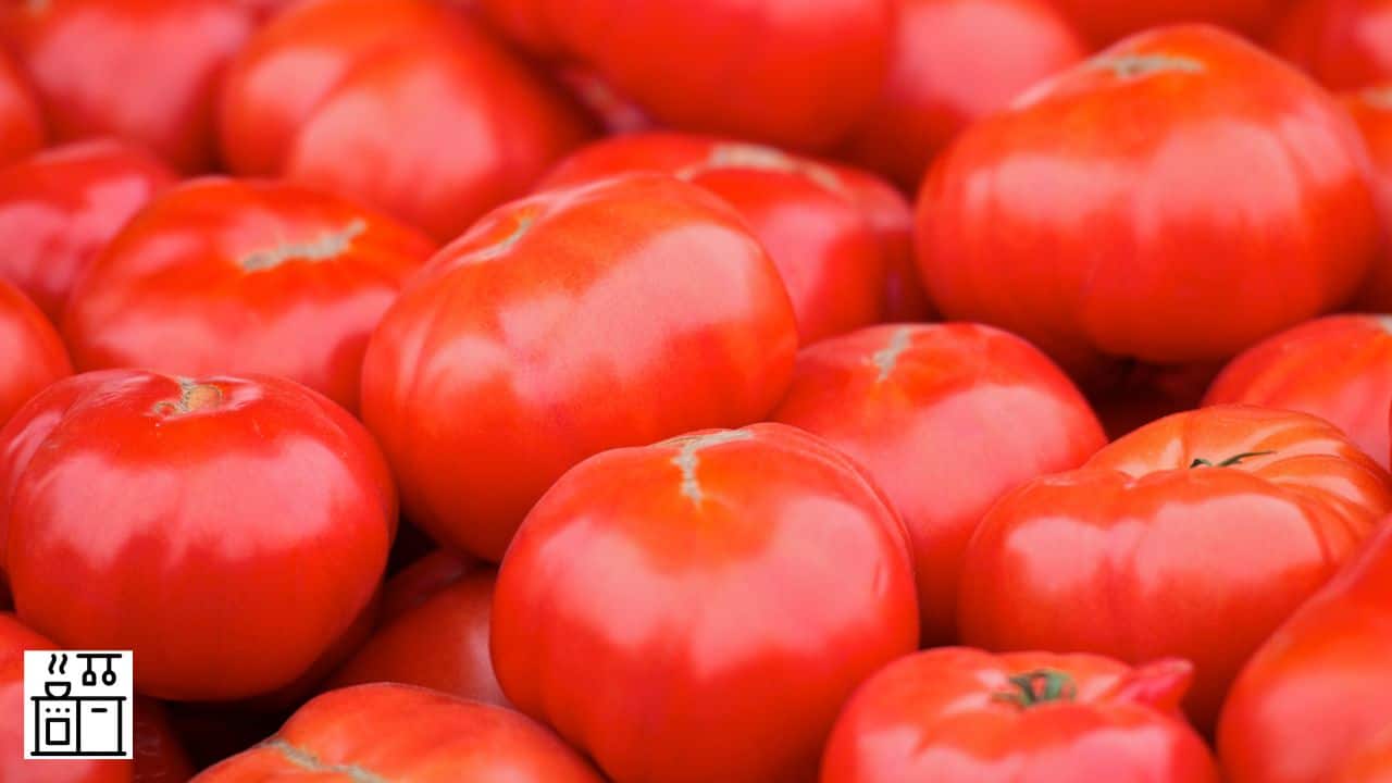 14 Fascinating Tomatoes That Look Like Pumpkins