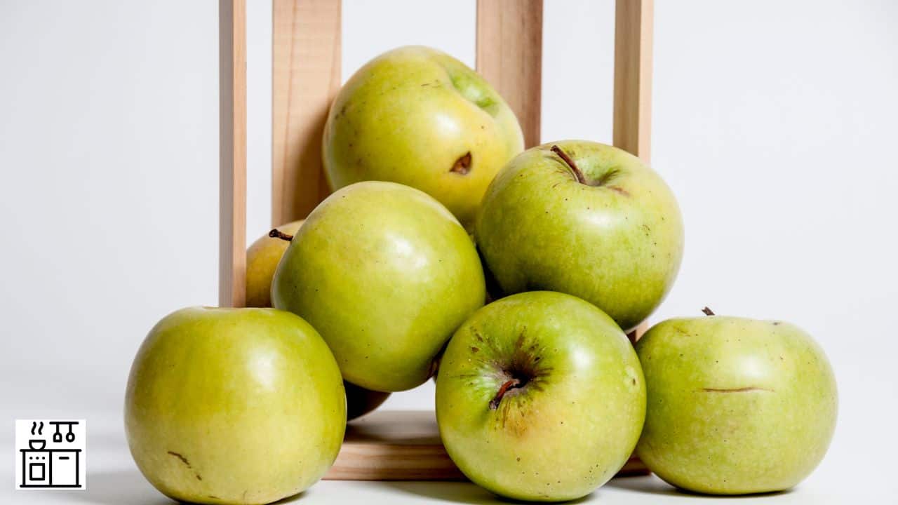 12 Common Varieties of Apples that Are Good for Baking