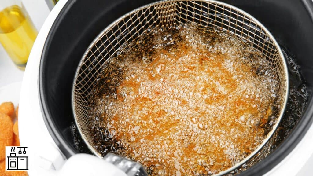 Deep fryer with hot oil