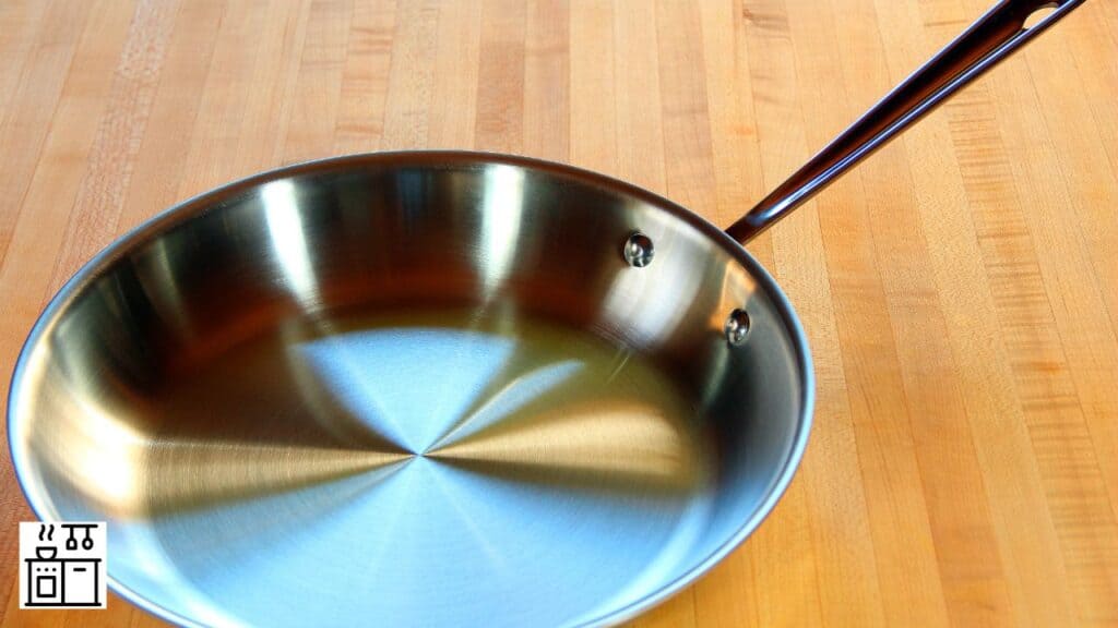 Saute pan for deep frying