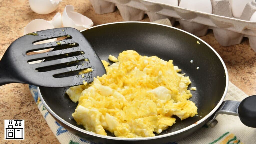 Non-green scrambled eggs
