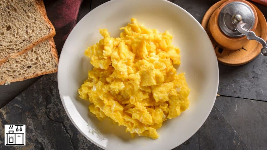 Properly cooked scrambled eggs