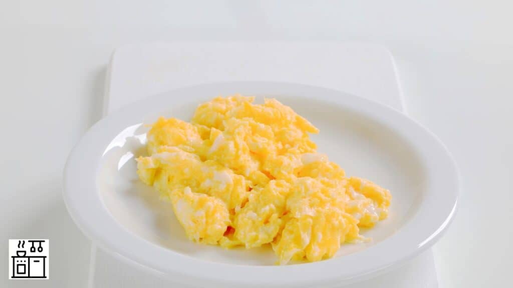 Scrambled eggs in a plate